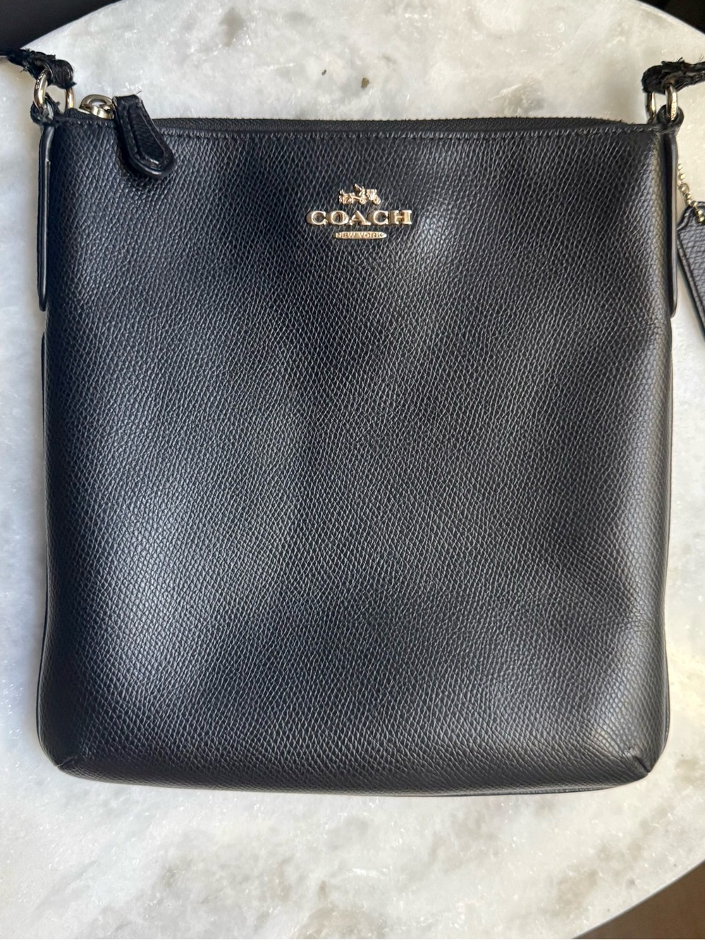 Coach North/South Crossgrain Leather Crossbody Swingpack
Style F36063V 🖤 - Picture 3 of 10